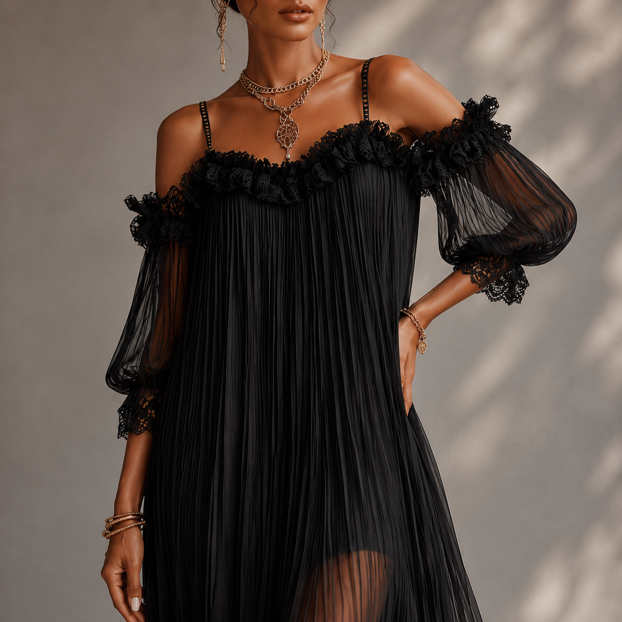 Victoria - Abito Mini Nero in Mussola con Bordi in Pizzo
